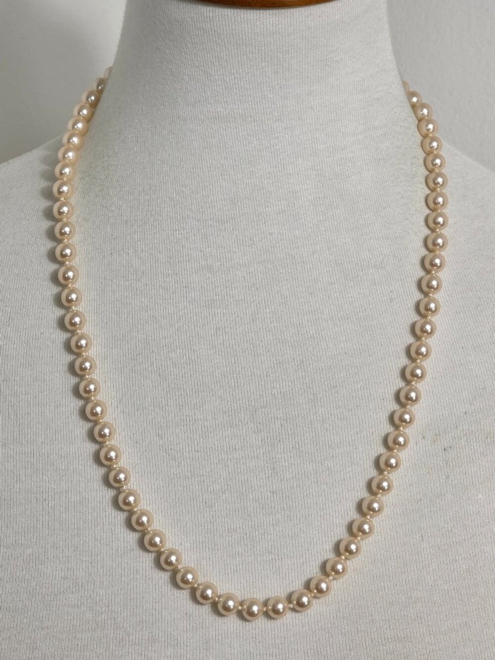 Vintage Talbots Single Strand Champaign Color Faux Pearls Gold Tone Clasp